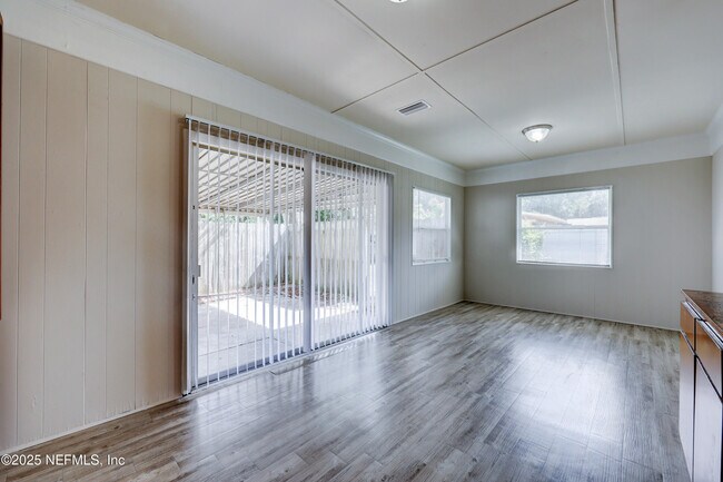 Building Photo - 803 Barbados Rd