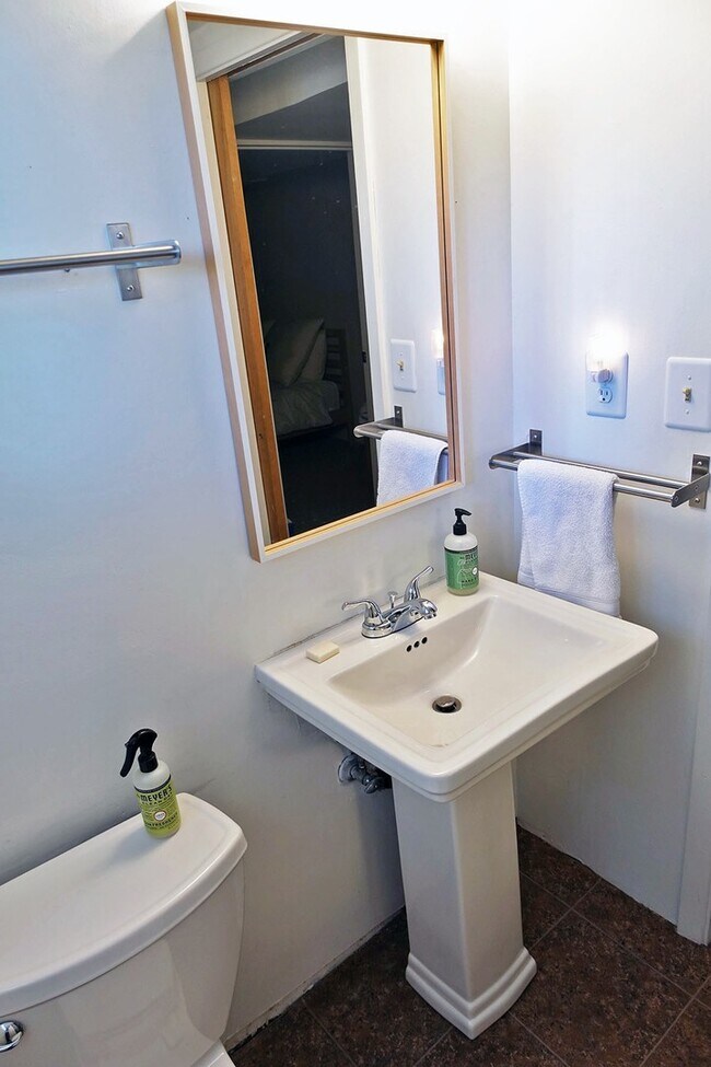 Building Photo - Hillsdale Ranch