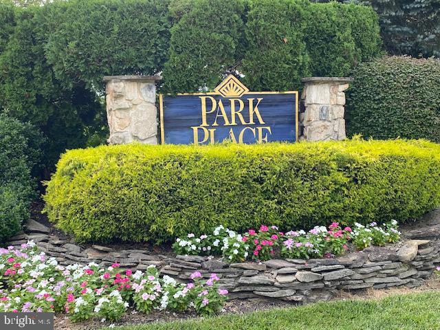 Building Photo - 8003 Normandy Dr