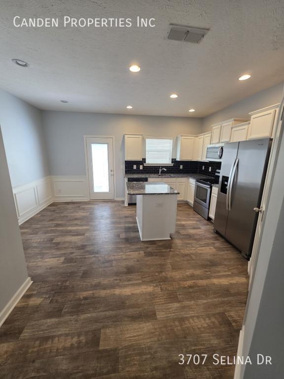 Building Photo - 3707 Selina Dr