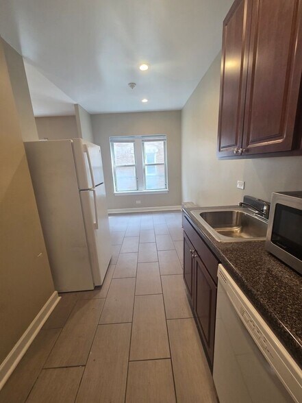 Building Photo - 5545 N Magnolia Ave