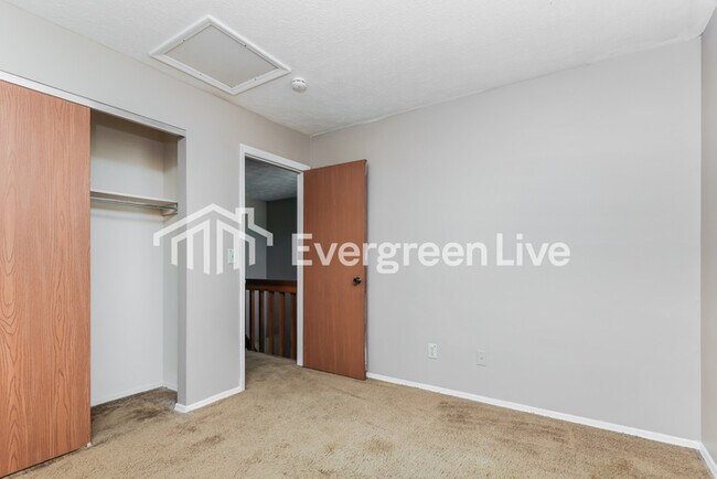 Building Photo - 6544 Rolling Glen Dr