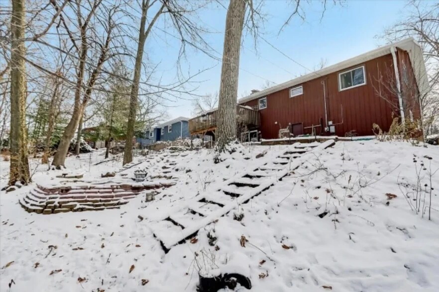 Building Photo - 4906 Academy Dr