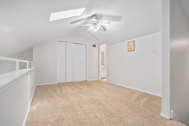 Building Photo - Excellent location under $1500!