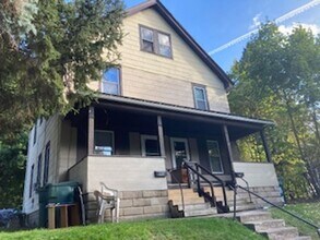 Building Photo - 86-88-88 Baycliff Dr