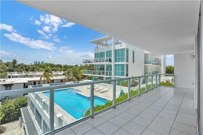 Building Photo - 720 NE 62nd St