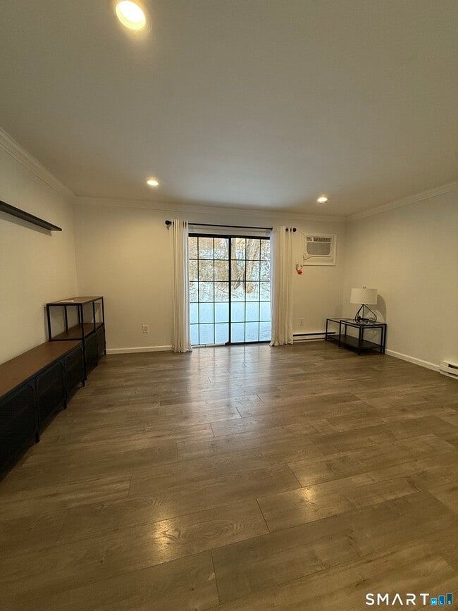 Building Photo - 111 Aspetuck Vlg