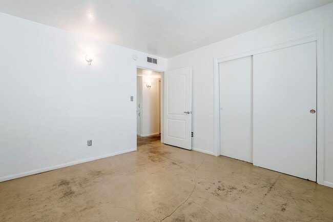 Building Photo - 434 N Norris Ave