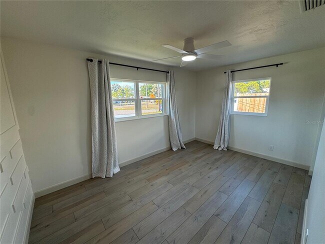 Building Photo - 1500 Carson Cir NE