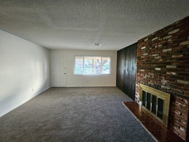 Building Photo - Spacious Private Home with Pool on Nearly Half an Acre