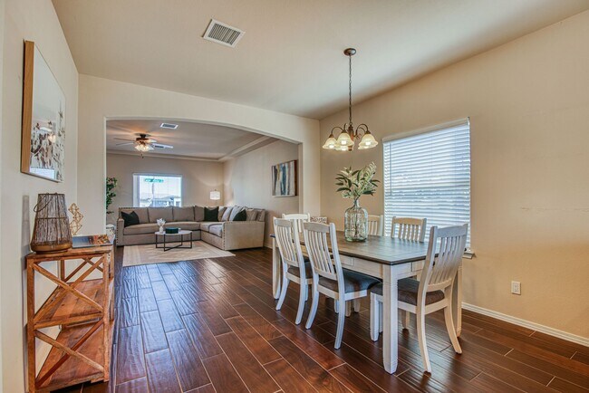 Building Photo - Westside area for Short or Long Term Rental(Completely Furnished) Beautiful 3 bed/2.5 baths