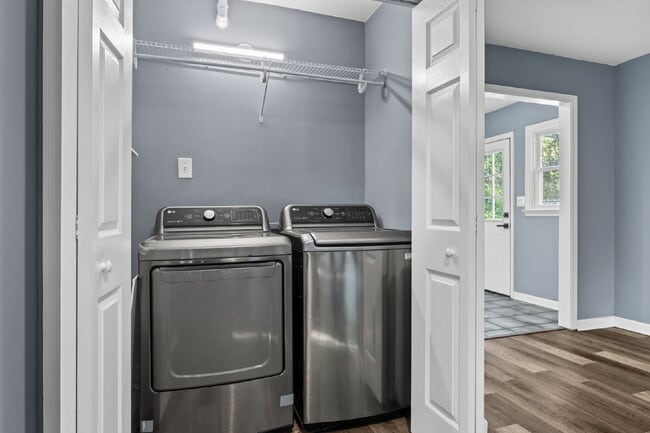 Building Photo - 3 bed 1 bath ranch with large storage/workshop building