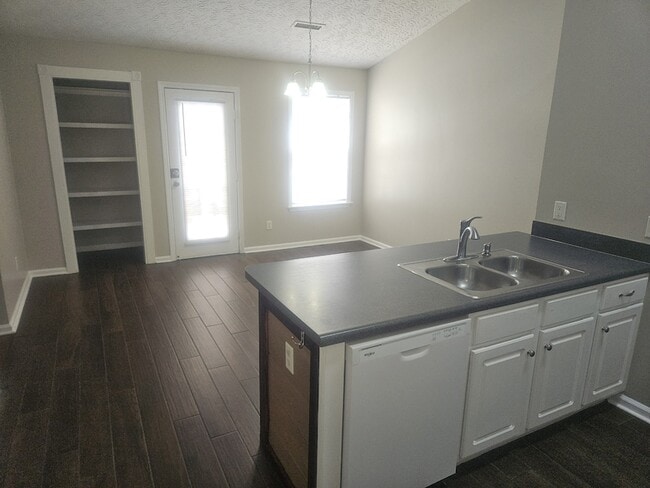 Building Photo - 1014 Stonemark