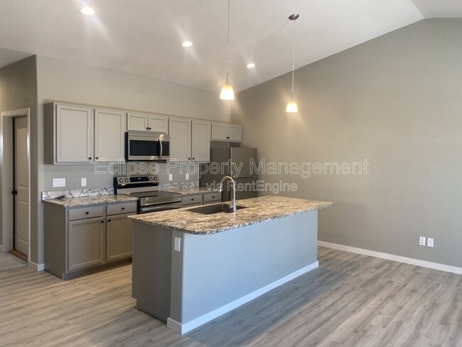 Building Photo - 511 Crestone Ave