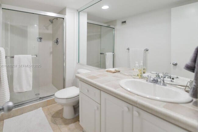 Building Photo - 1121 Crandon Blvd