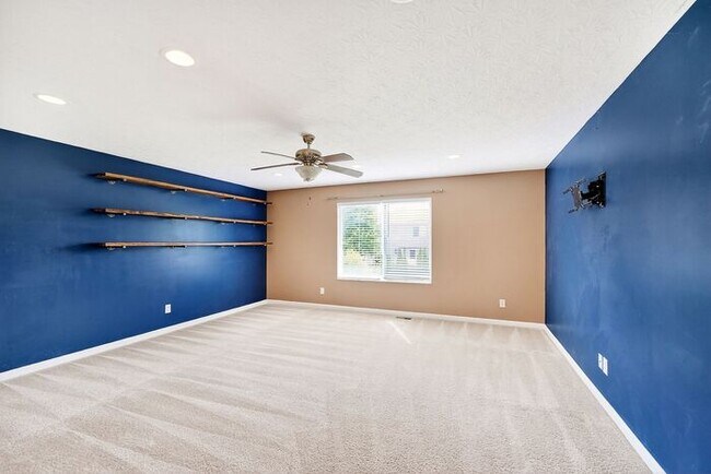Building Photo - Quiet, comfort living in Westfield