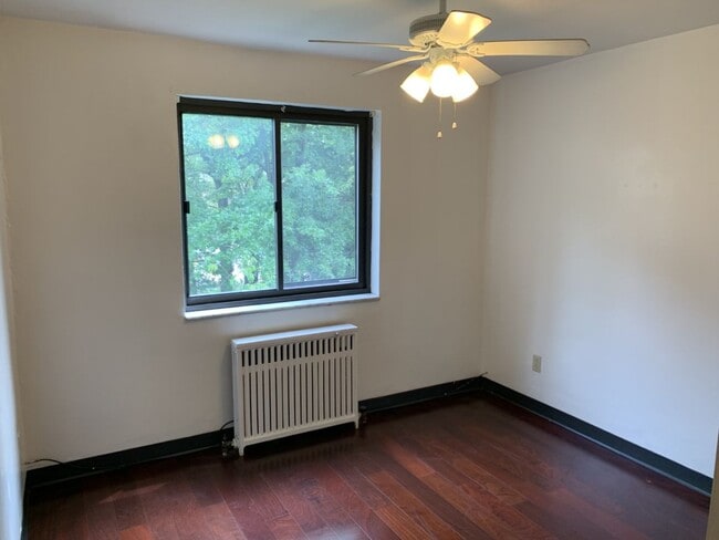 Interior Photo - 819 College Avenue