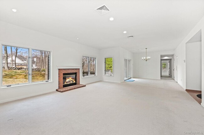 Building Photo - 750 C Heritage Hls