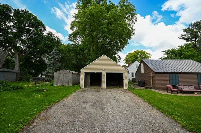 Building Photo - 1221 8th Ave NW