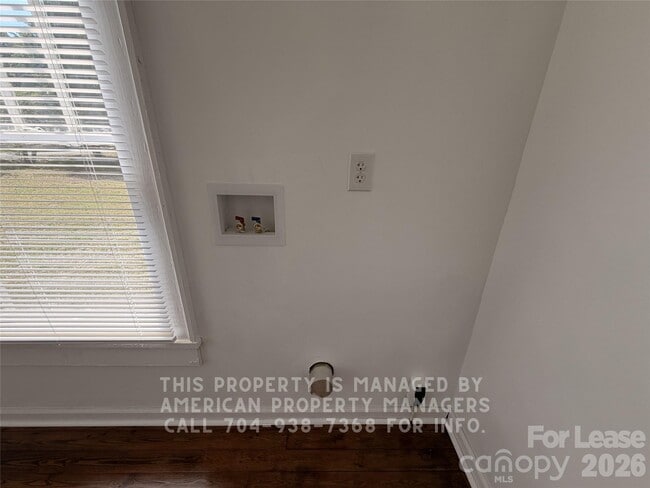 Building Photo - 1604 Carolina Ave