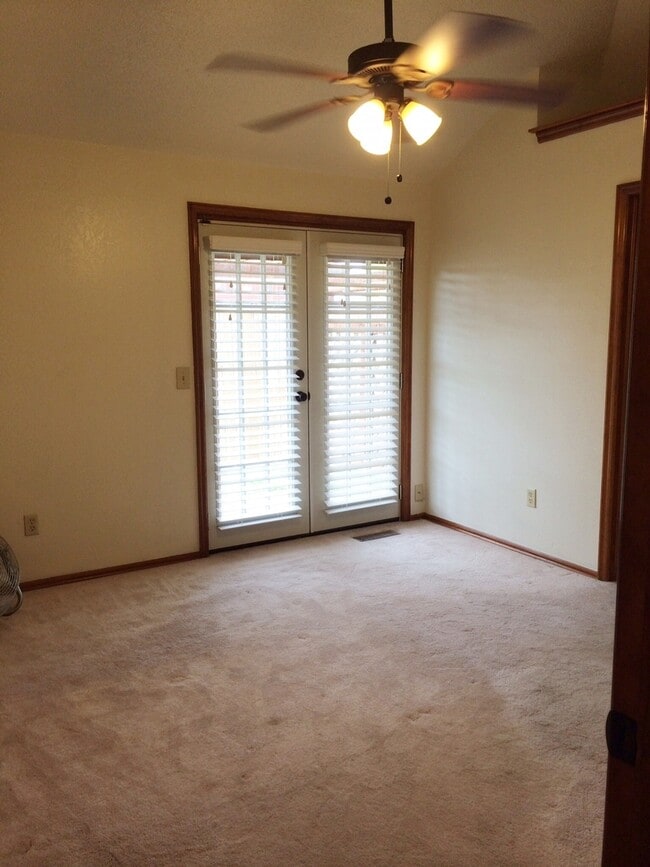 Building Photo - 2108 Meench Dr