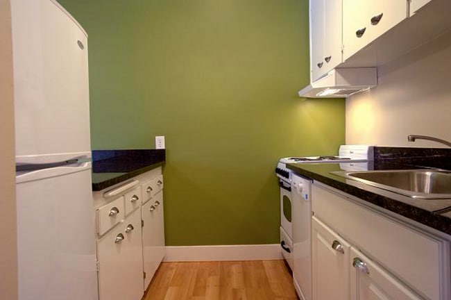 Interior Photo - 3435
