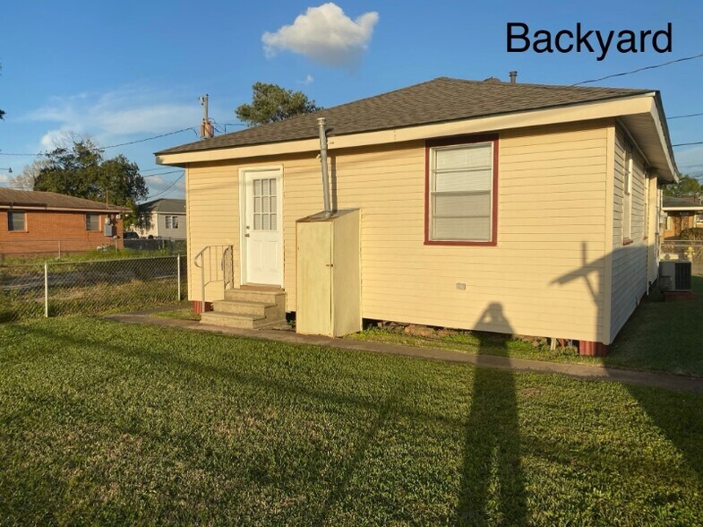 Building Photo - 544 Wilson St