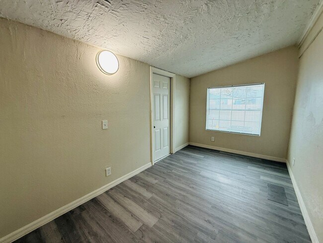Building Photo - remodeled home in St. Pete