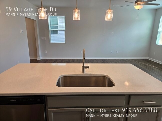 Building Photo - 59 Village Edge Dr