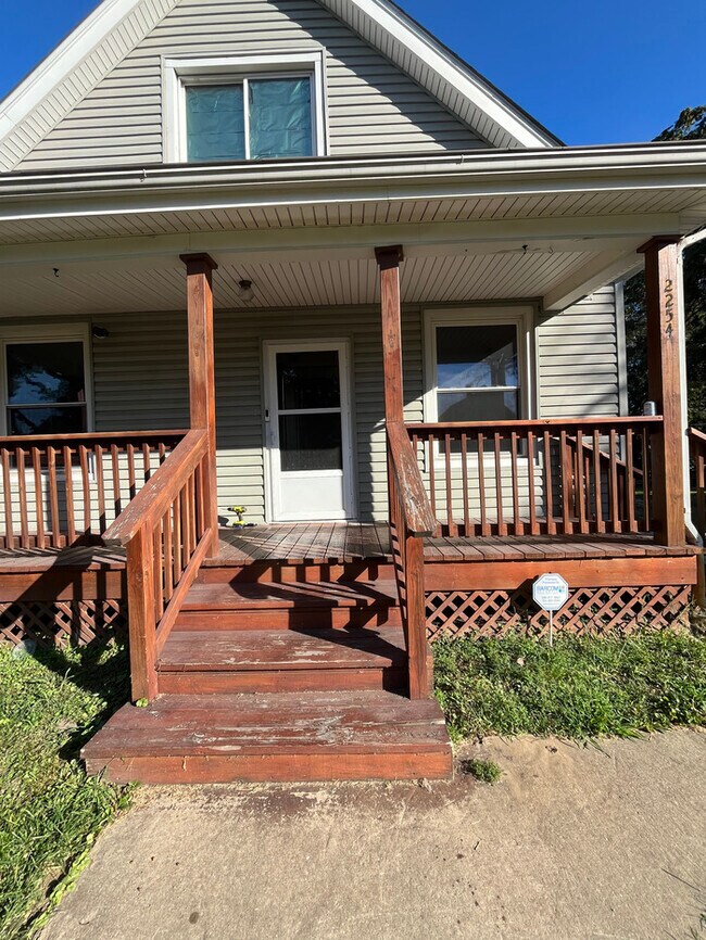 Building Photo - 2254 Lee Ave