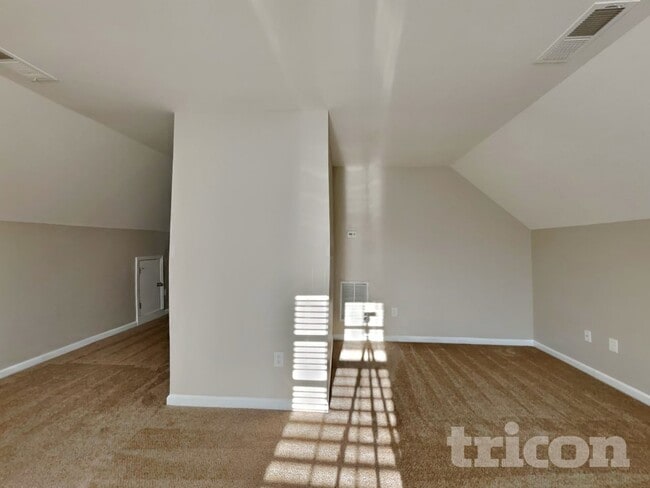 Building Photo - 45 Red Coat Dr