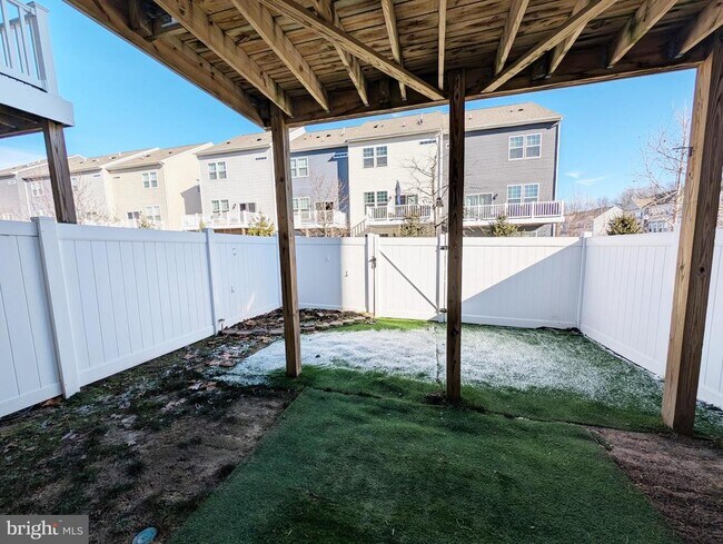 Building Photo - 3106 Laurel Hl Rd