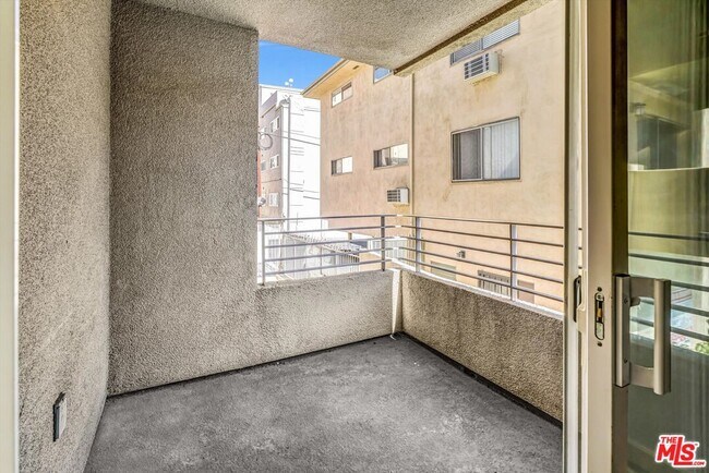 Building Photo - 7249 Franklin Ave