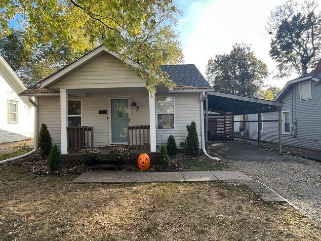 Primary Photo - 21 W 78th Ter