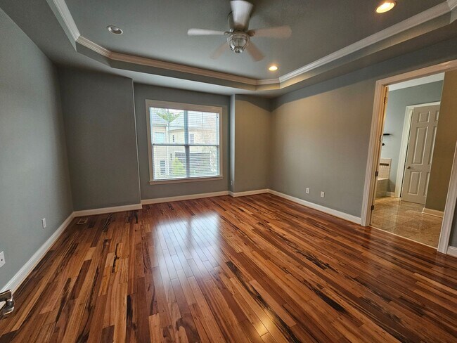 Building Photo - New Listing in Apex!