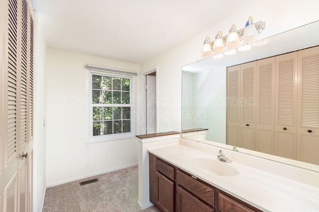 Building Photo - 7690 Middle Valley Dr