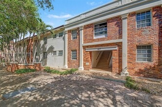 Building Photo - 427 Anastasia Ave