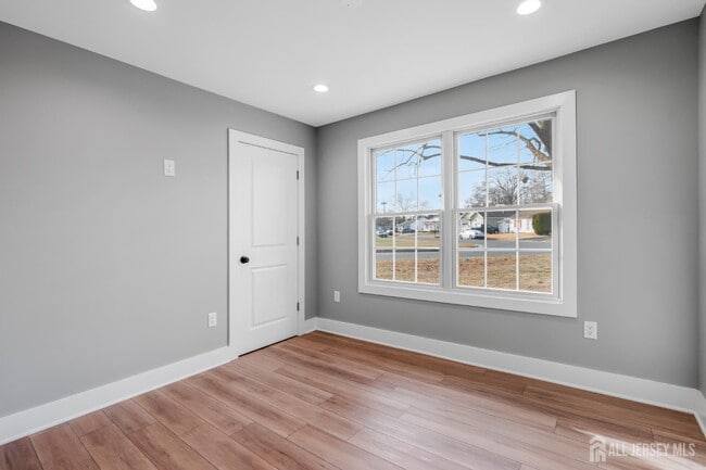 Building Photo - 20 Louis Ave