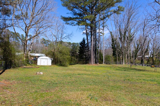 Building Photo - 2062 Woodbine Cir