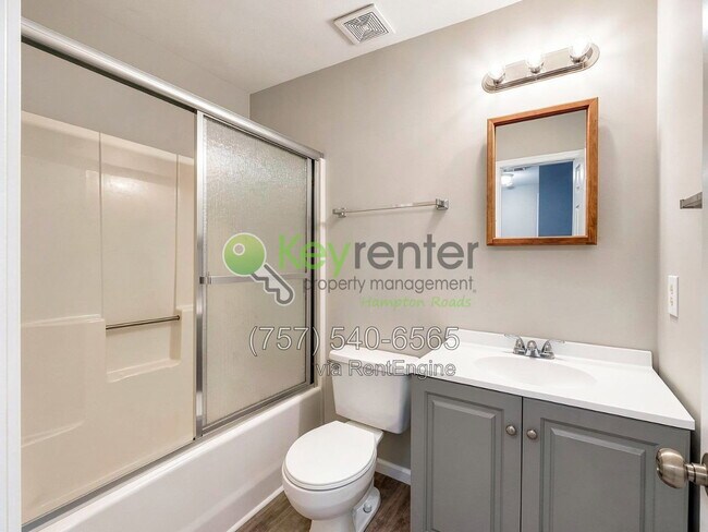 Building Photo - 810 Huntly Dr