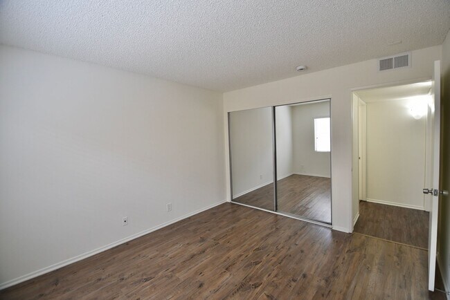 Building Photo - 21350 Parthenia St