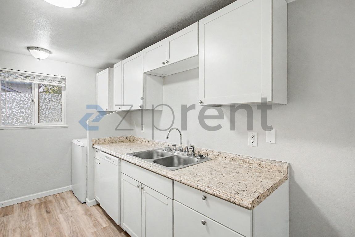 Building Photo - 9660 SW Prairie Terrace