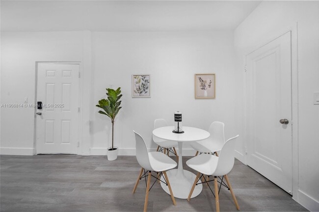 Building Photo - 1029 SW 5th St