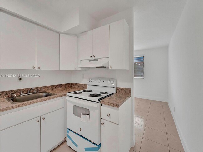 Building Photo - 14190 W Dixie Hwy