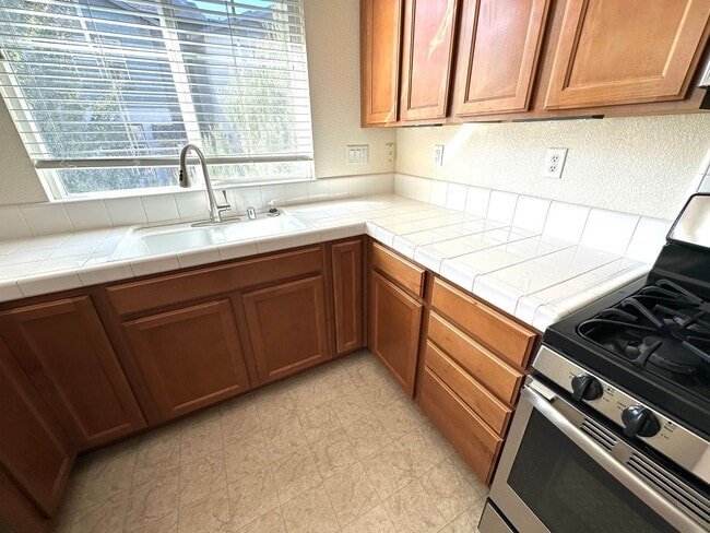 Building Photo - Welcome to modern luxury living in the hea...