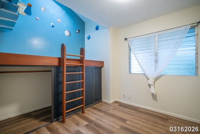 Building Photo - 4 Bed 3 Bath in Kalihi Valley