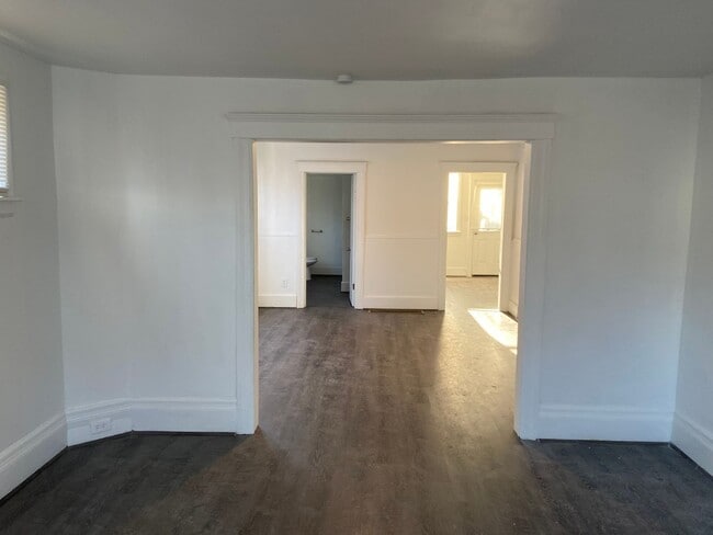 Building Photo - $1,300 - Newly 3 Bedroom 2 Bath