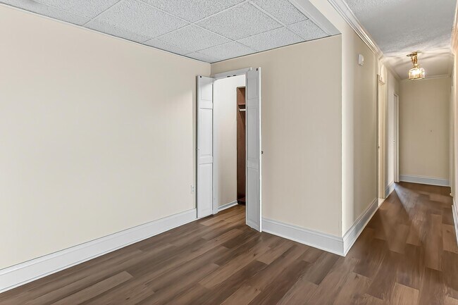 Building Photo - Martha Custis 319_