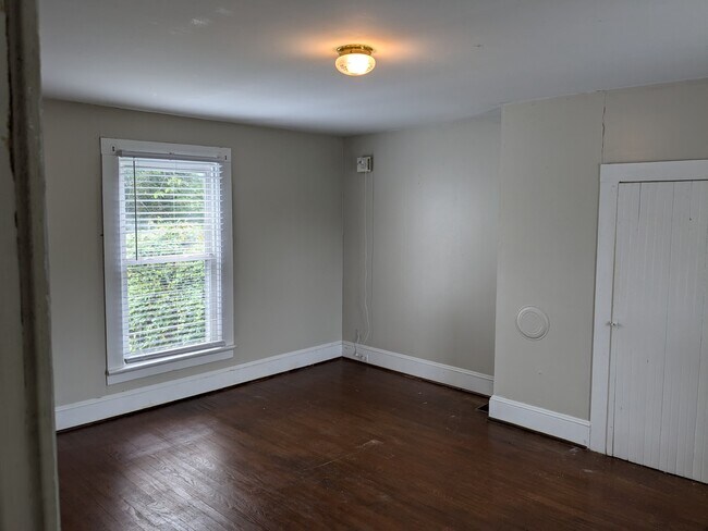Building Photo - 301 Pendleton St