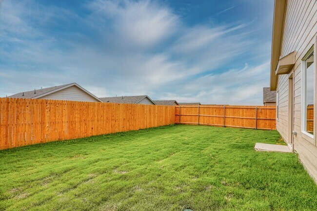 Building Photo - 803 Ginkgo Wy